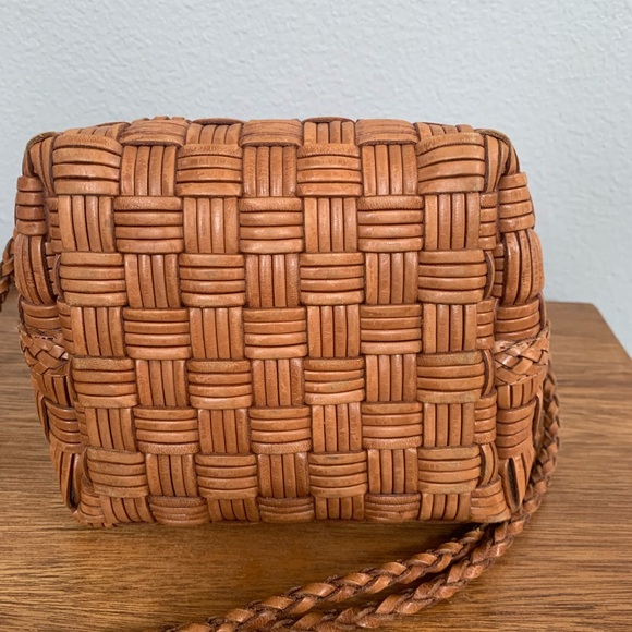 CEM 1990's vintage woven natural leather crossbody/shoulder bucket bag - Picture 2 of 7